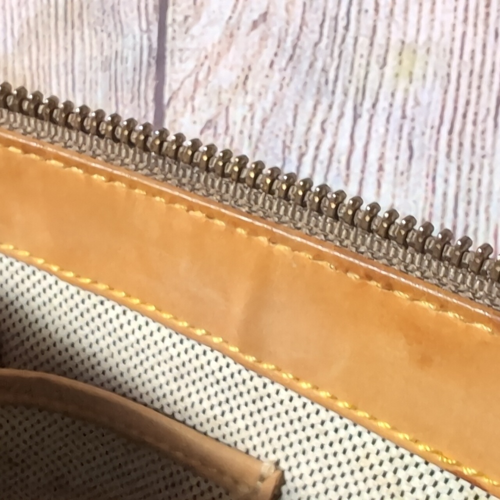 Dooney & Bourke Signature Light Brown Double Buckle Pockets Hobo Shoulder Purse - Picture 16 of 16